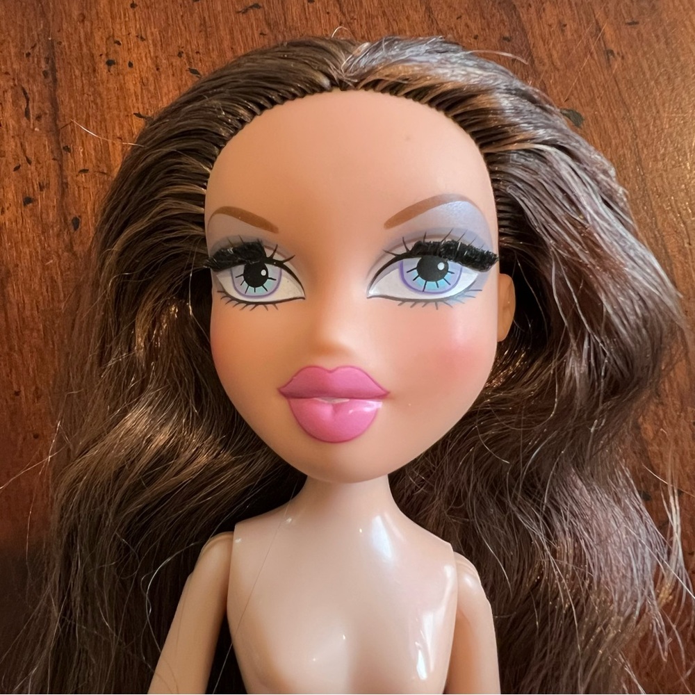 Bratz Yasmin Doll 2001 - Picture 3 of 4
